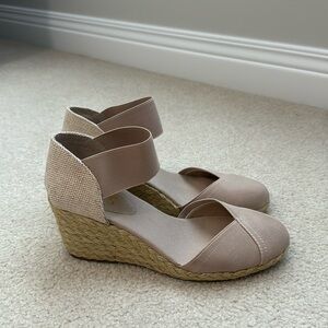Women’s wedge sandals